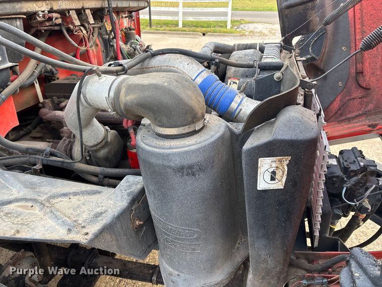 image for item DT0132 2002 Freightliner FL60 oil distributor truck