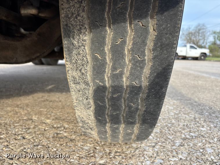 image for item DT0132 2002 Freightliner FL60 oil distributor truck