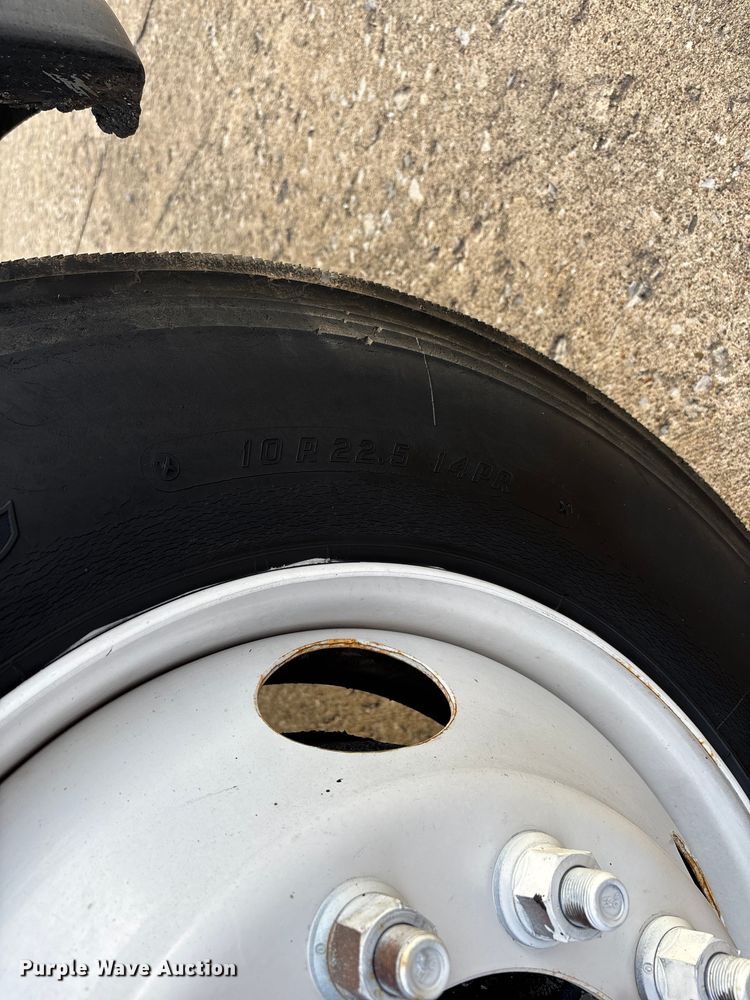 image for item DT0132 2002 Freightliner FL60 oil distributor truck