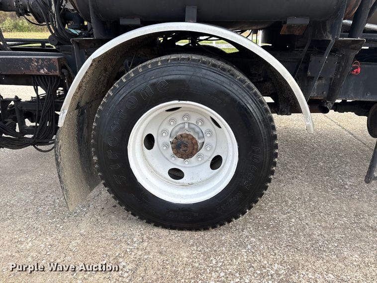 image for item DT0132 2002 Freightliner FL60 oil distributor truck