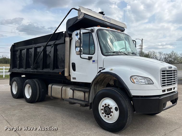 image for item DT0134 2004 Freightliner Business Class M2 dump truck