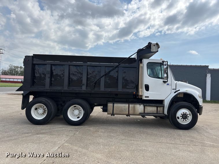 image for item DT0134 2004 Freightliner Business Class M2 dump truck