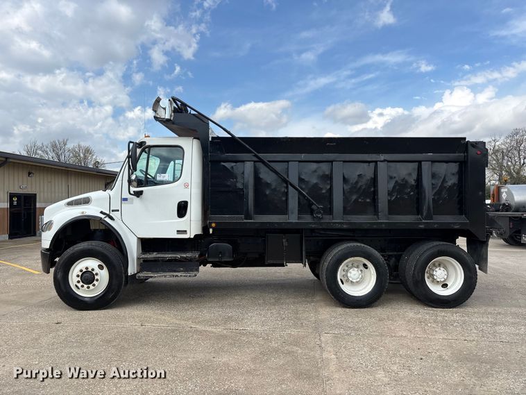 image for item DT0134 2004 Freightliner Business Class M2 dump truck