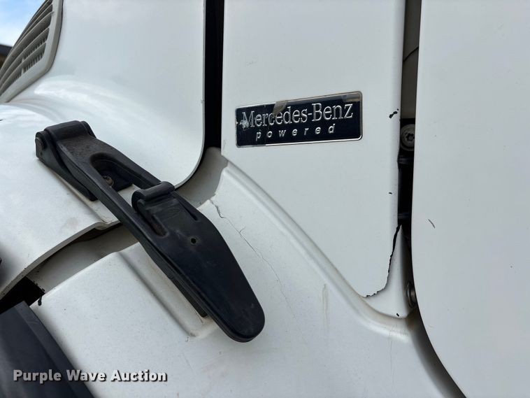 image for item DT0134 2004 Freightliner Business Class M2 dump truck