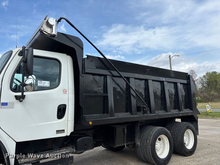 image for item DT0134 2004 Freightliner Business Class M2 dump truck