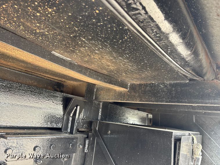 image for item DT0134 2004 Freightliner Business Class M2 dump truck