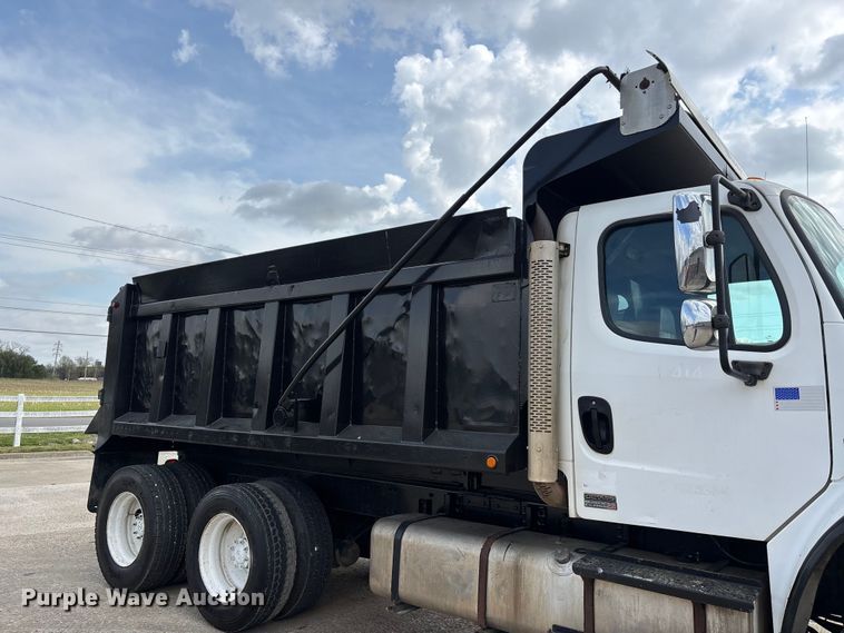 image for item DT0134 2004 Freightliner Business Class M2 dump truck