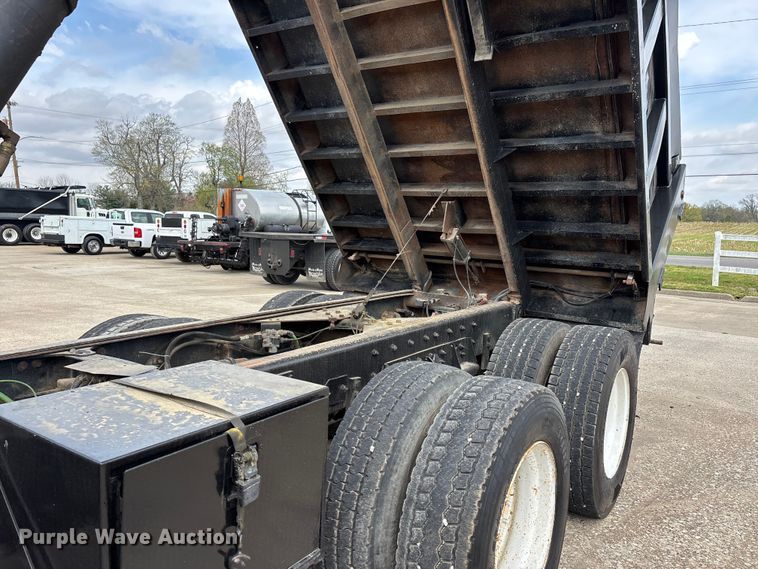 image for item DT0134 2004 Freightliner Business Class M2 dump truck