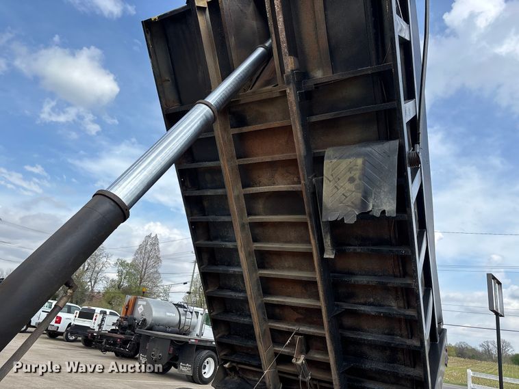 image for item DT0134 2004 Freightliner Business Class M2 dump truck