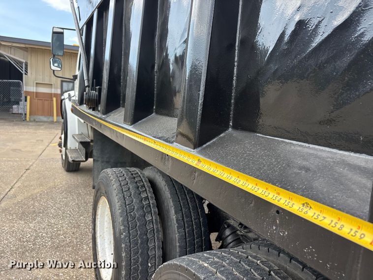 image for item DT0134 2004 Freightliner Business Class M2 dump truck