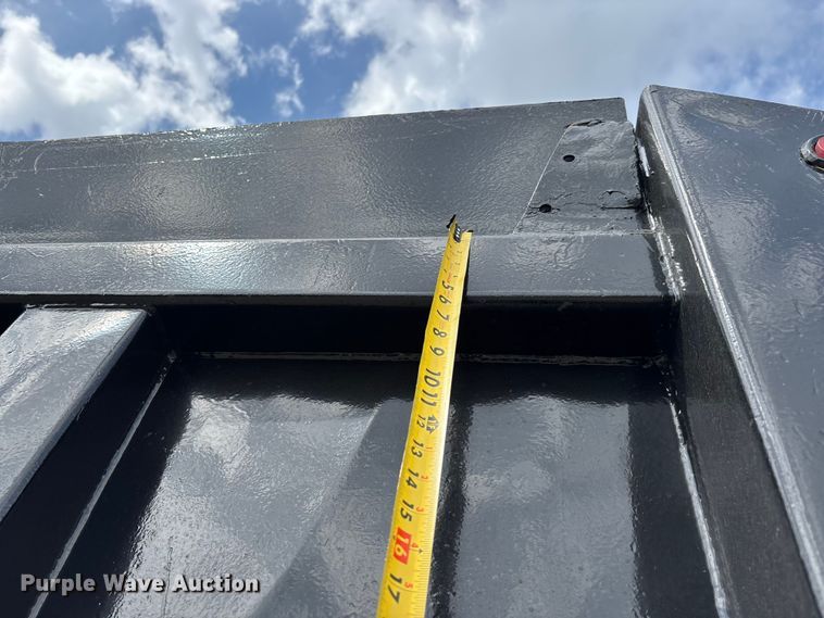 image for item DT0134 2004 Freightliner Business Class M2 dump truck