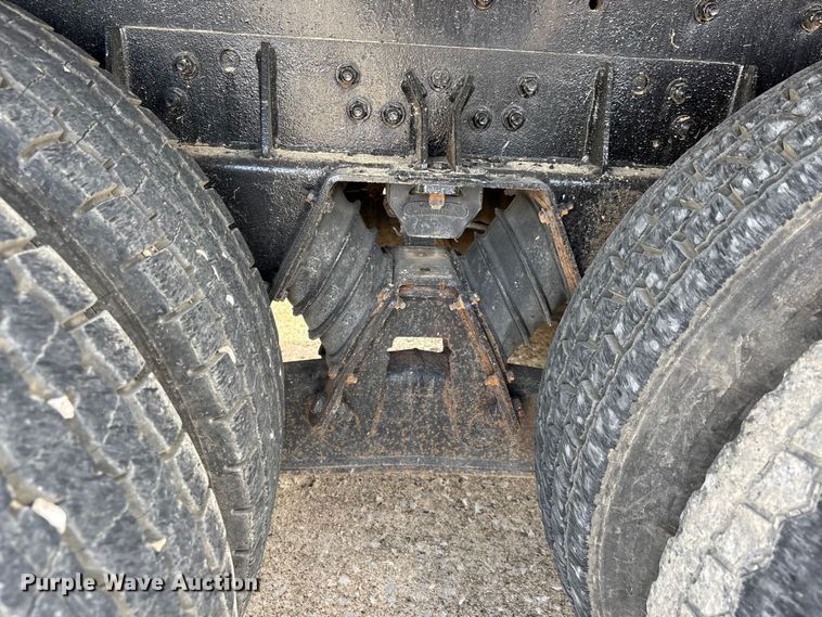 image for item DT0134 2004 Freightliner Business Class M2 dump truck