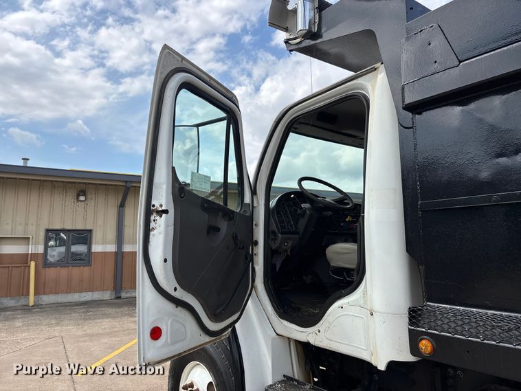 image for item DT0134 2004 Freightliner Business Class M2 dump truck