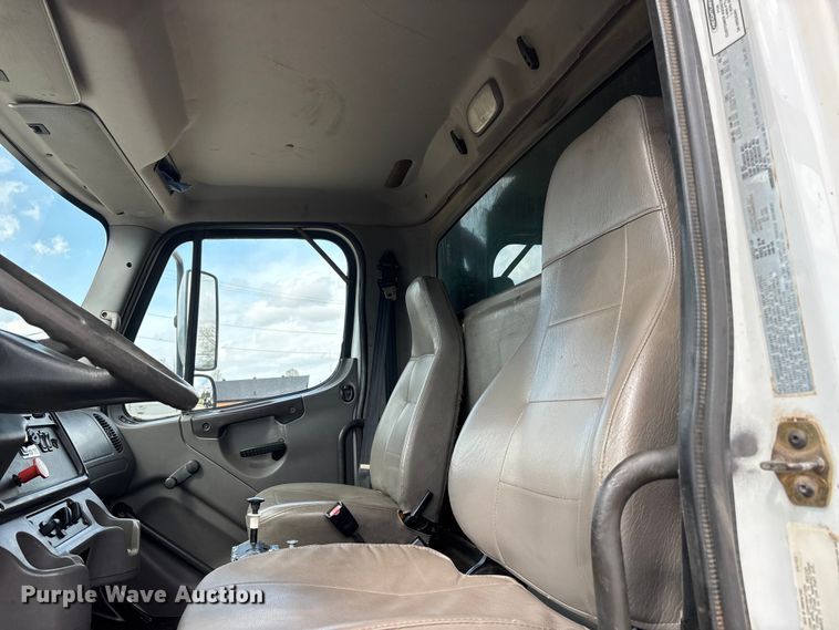 image for item DT0134 2004 Freightliner Business Class M2 dump truck