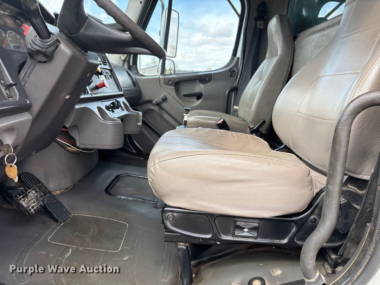 image for item DT0134 2004 Freightliner Business Class M2 dump truck