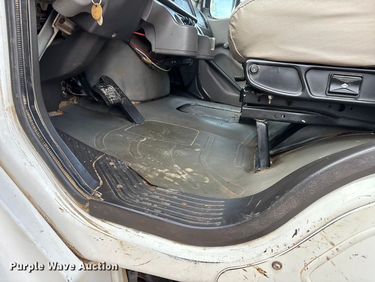 image for item DT0134 2004 Freightliner Business Class M2 dump truck