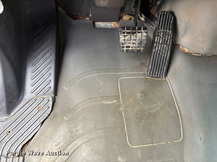 image for item DT0134 2004 Freightliner Business Class M2 dump truck