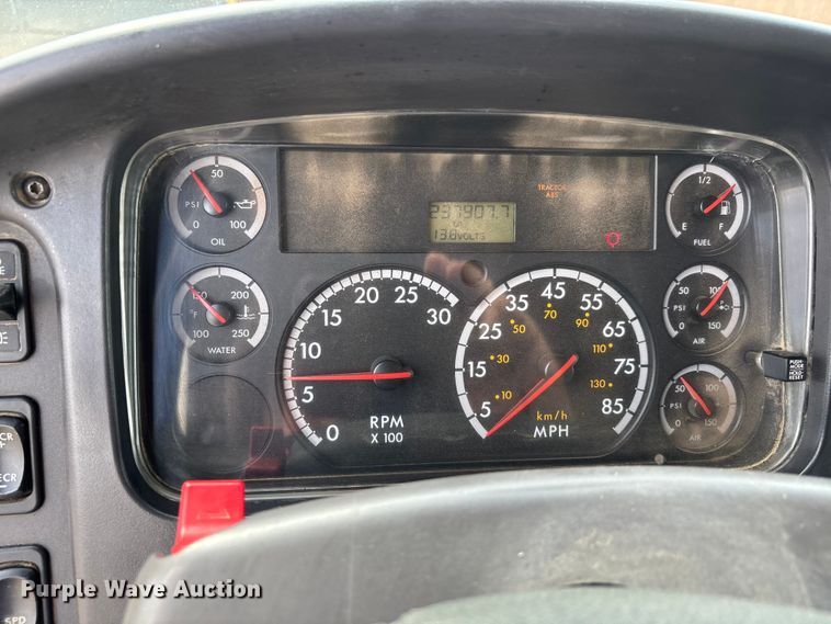 image for item DT0134 2004 Freightliner Business Class M2 dump truck