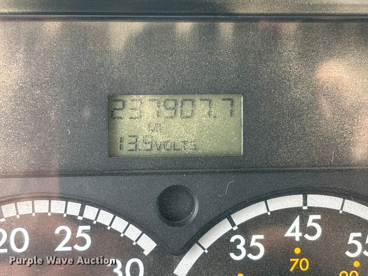 image for item DT0134 2004 Freightliner Business Class M2 dump truck