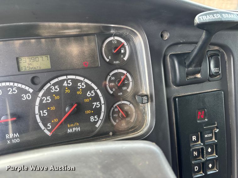 image for item DT0134 2004 Freightliner Business Class M2 dump truck