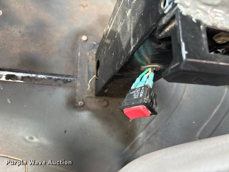 image for item DT0134 2004 Freightliner Business Class M2 dump truck