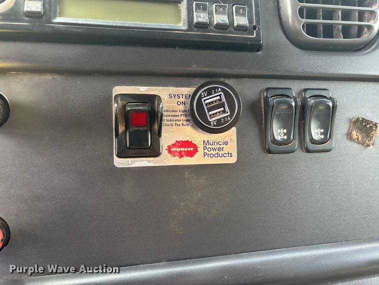 image for item DT0134 2004 Freightliner Business Class M2 dump truck