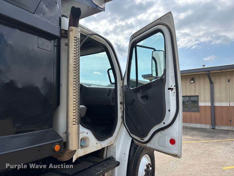 image for item DT0134 2004 Freightliner Business Class M2 dump truck