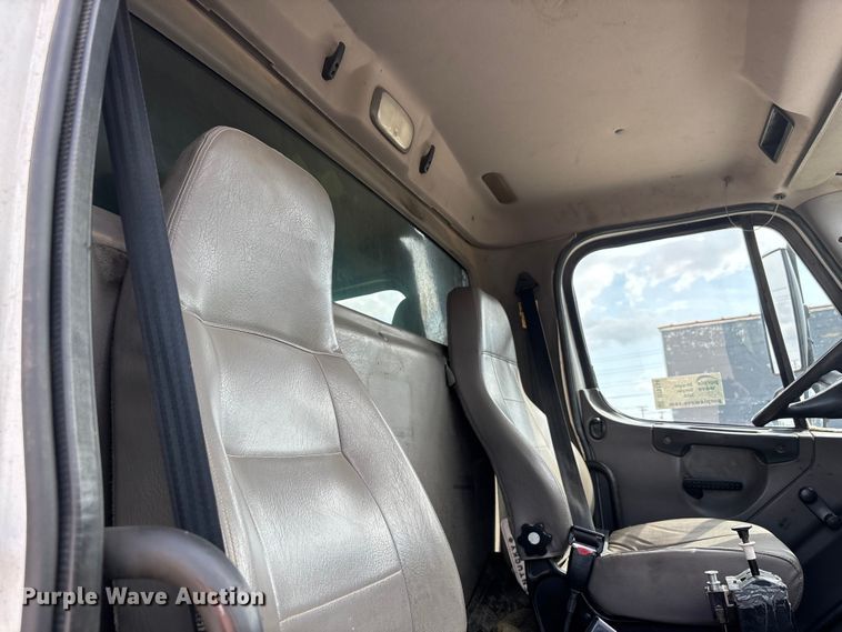 image for item DT0134 2004 Freightliner Business Class M2 dump truck