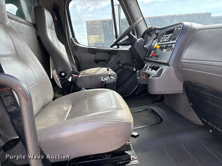 image for item DT0134 2004 Freightliner Business Class M2 dump truck