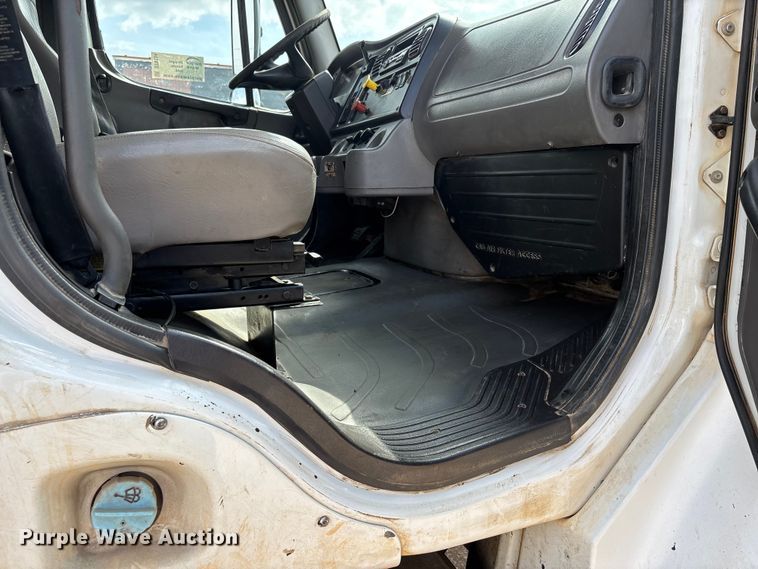 image for item DT0134 2004 Freightliner Business Class M2 dump truck