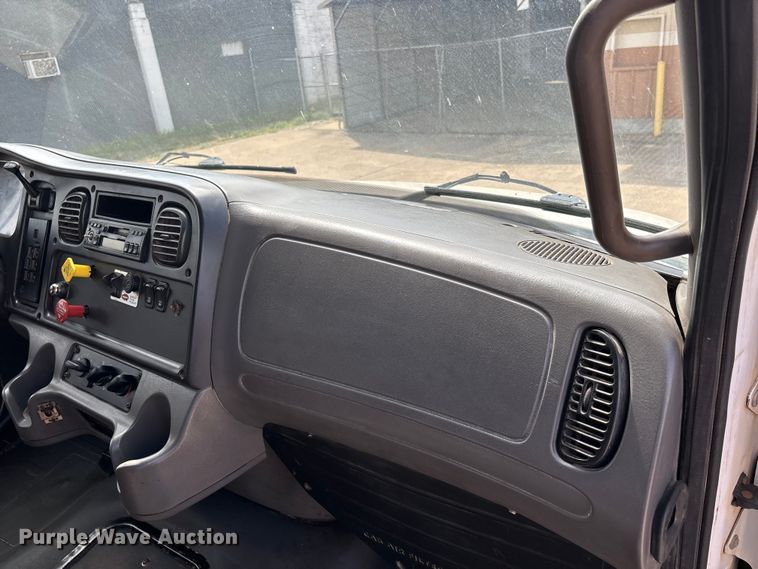 image for item DT0134 2004 Freightliner Business Class M2 dump truck