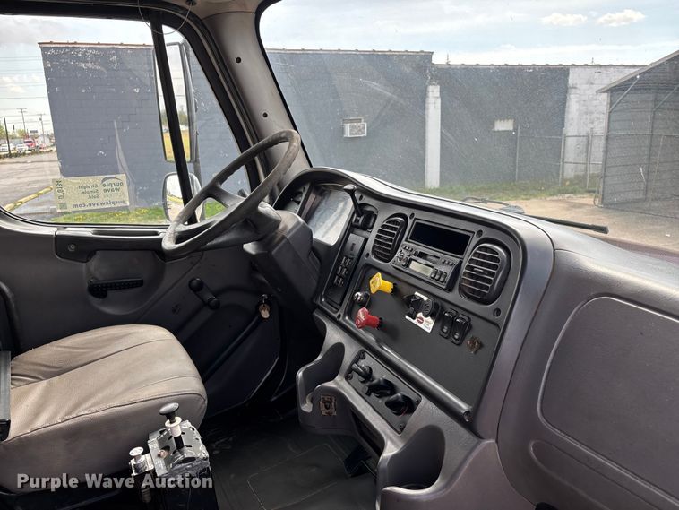 image for item DT0134 2004 Freightliner Business Class M2 dump truck