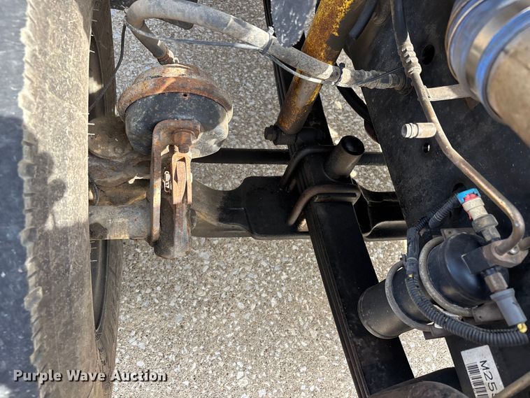 image for item DT0134 2004 Freightliner Business Class M2 dump truck