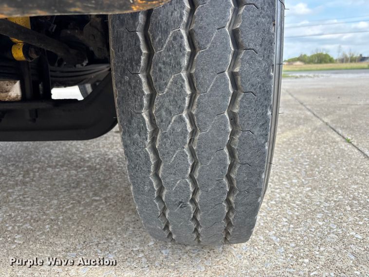 image for item DT0134 2004 Freightliner Business Class M2 dump truck