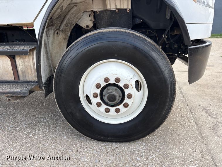 image for item DT0134 2004 Freightliner Business Class M2 dump truck