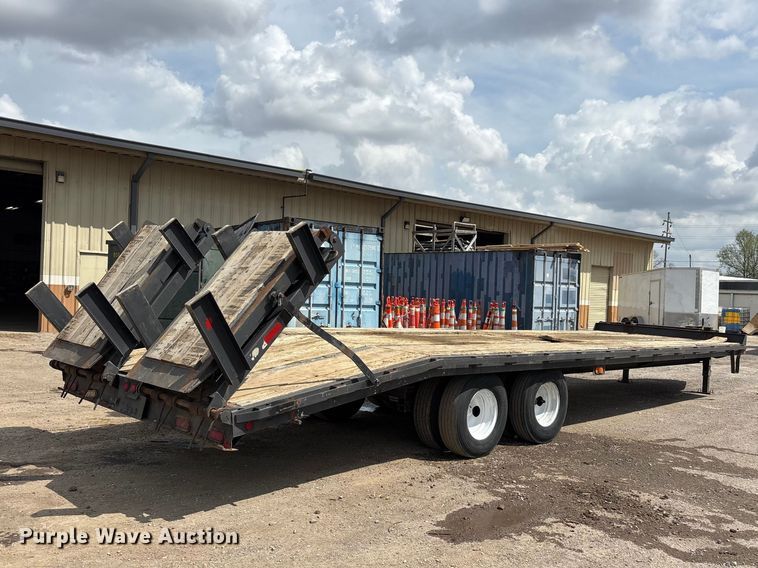 image for item DT0136 2013 Kaufman Paver Del equipment trailer