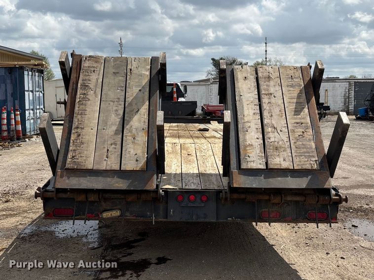 image for item DT0136 2013 Kaufman Paver Del equipment trailer