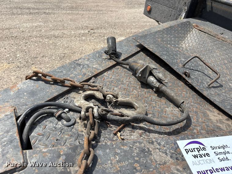 image for item DT0136 2013 Kaufman Paver Del equipment trailer