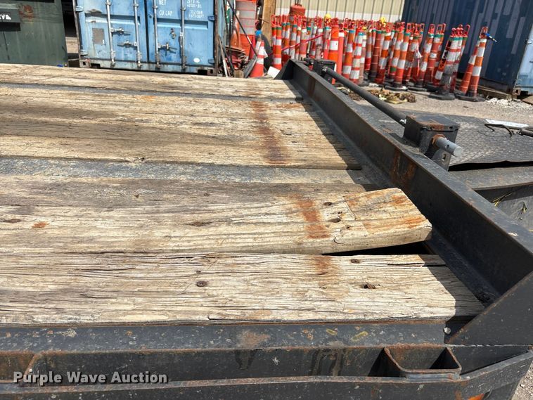 image for item DT0136 2013 Kaufman Paver Del equipment trailer