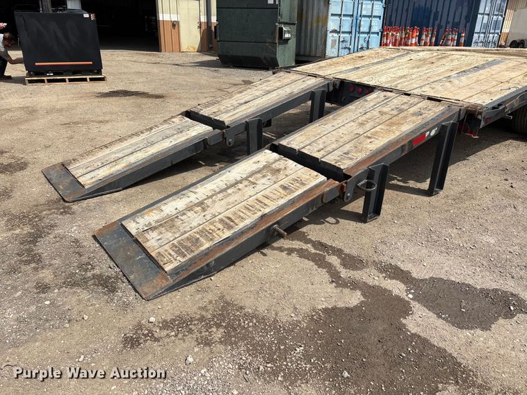 image for item DT0136 2013 Kaufman Paver Del equipment trailer