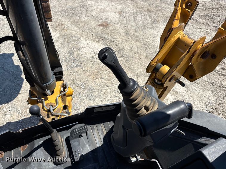 image for item DT0178 2018 John Deere 310SL backhoe