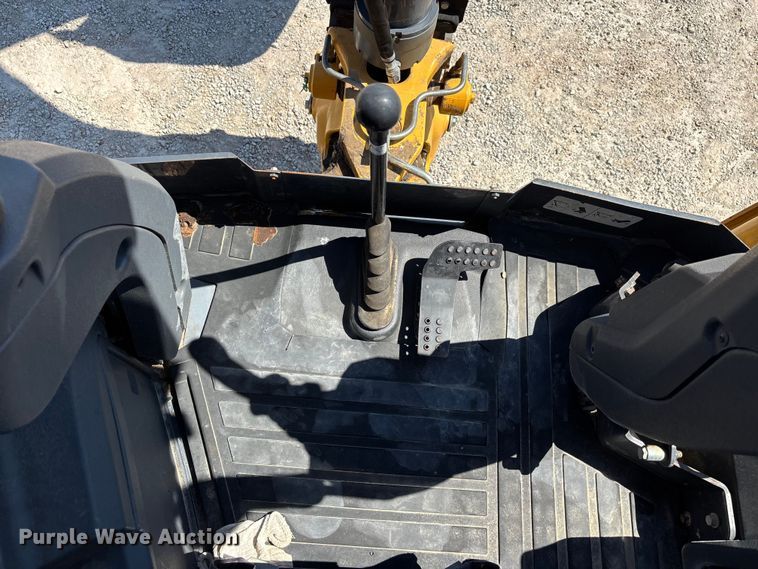 image for item DT0178 2018 John Deere 310SL backhoe