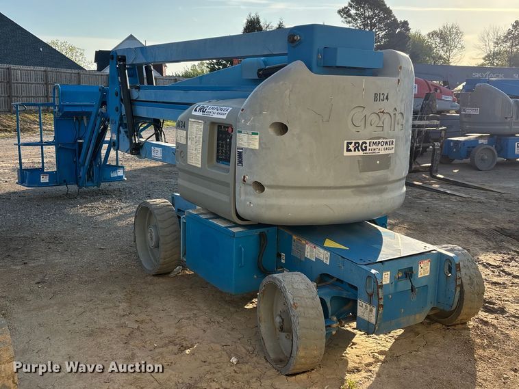 image for item DT0181 2013 Genie Z-40/23N boom lift