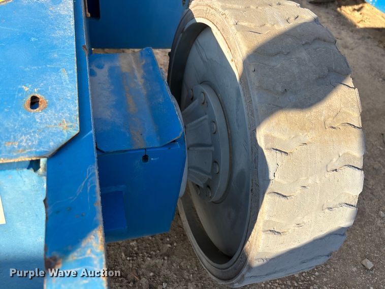 image for item DT0181 2013 Genie Z-40/23N boom lift