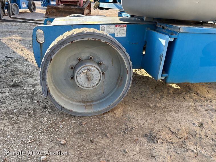 image for item DT0181 2013 Genie Z-40/23N boom lift