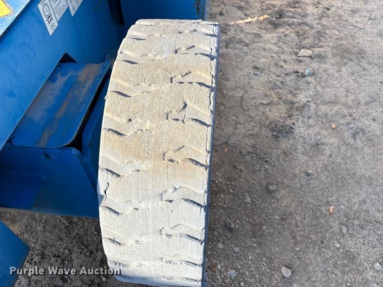 image for item DT0181 2013 Genie Z-40/23N boom lift