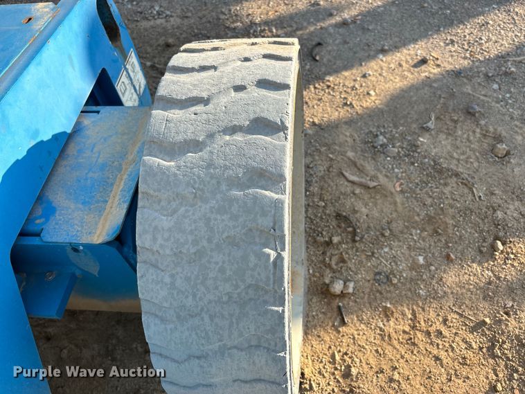 image for item DT0181 2013 Genie Z-40/23N boom lift