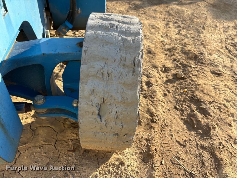 image for item DT0181 2013 Genie Z-40/23N boom lift