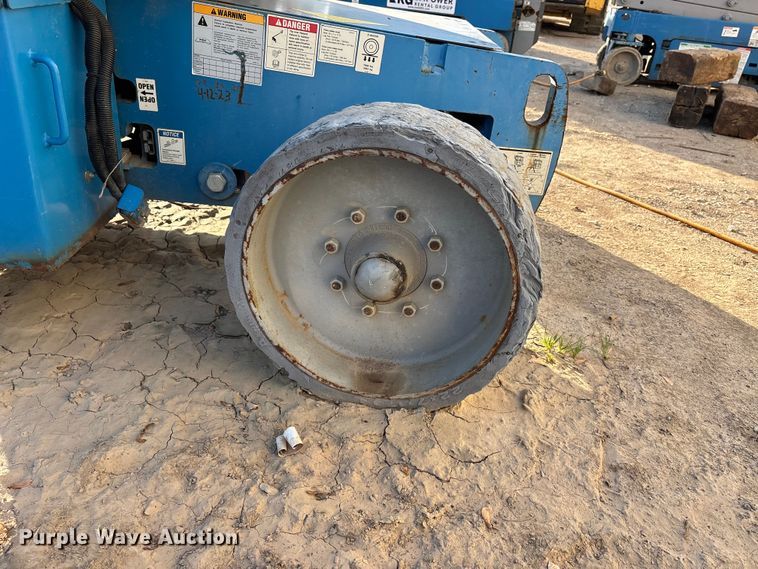 image for item DT0181 2013 Genie Z-40/23N boom lift