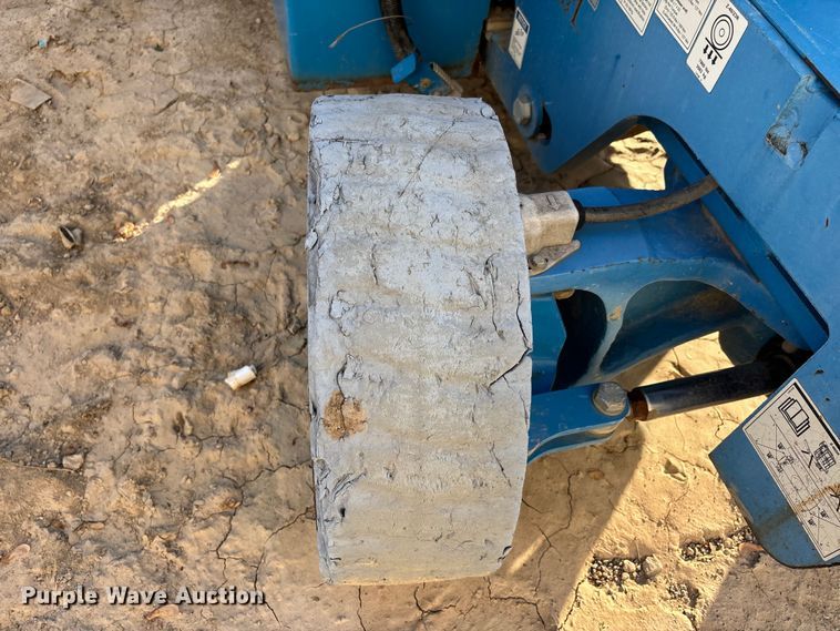 image for item DT0181 2013 Genie Z-40/23N boom lift